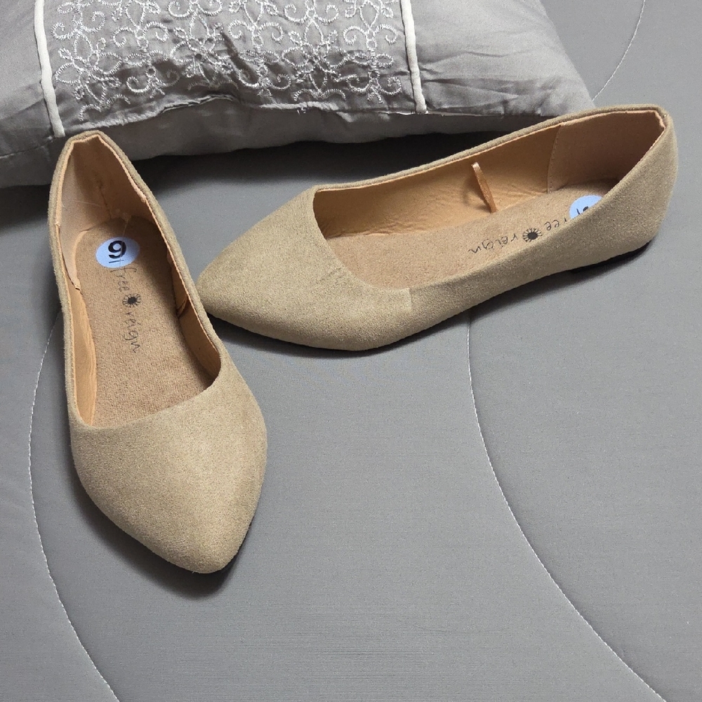 Chic Tan Women's Loafers